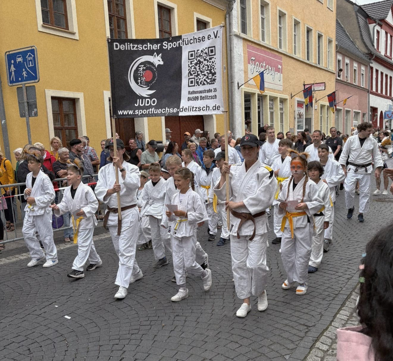 Delitzscher Sportfüchse beim Peter-&-Paul-Stadtfestumzug